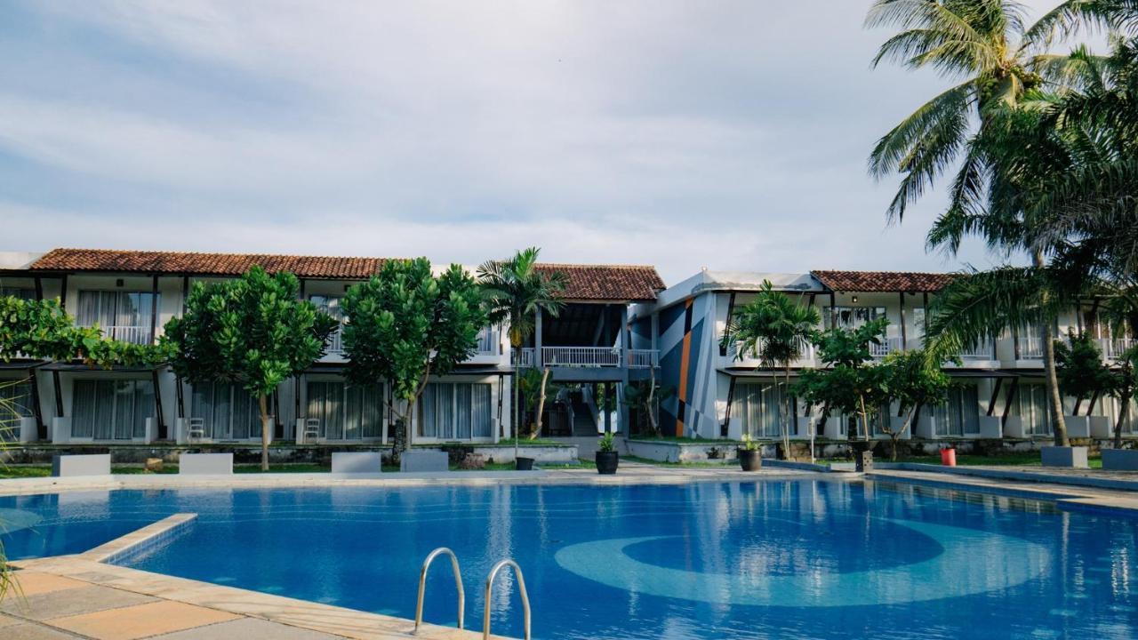 Hotel Grand Elty Krakatoa Kalianda Zewnętrze zdjęcie